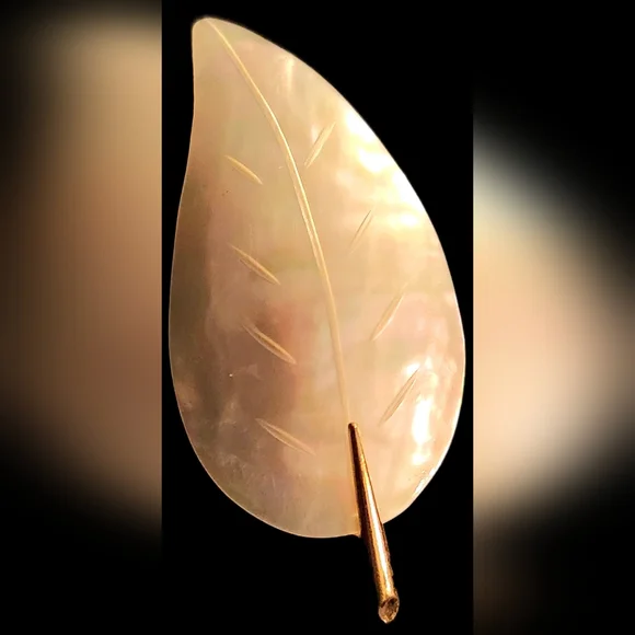 Vintage Western Germany Mother of Pearl Leaf Brooch - Picture 2 of 7